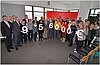Mitglieder der Verbände und Initiativen freuen sich über Spenden